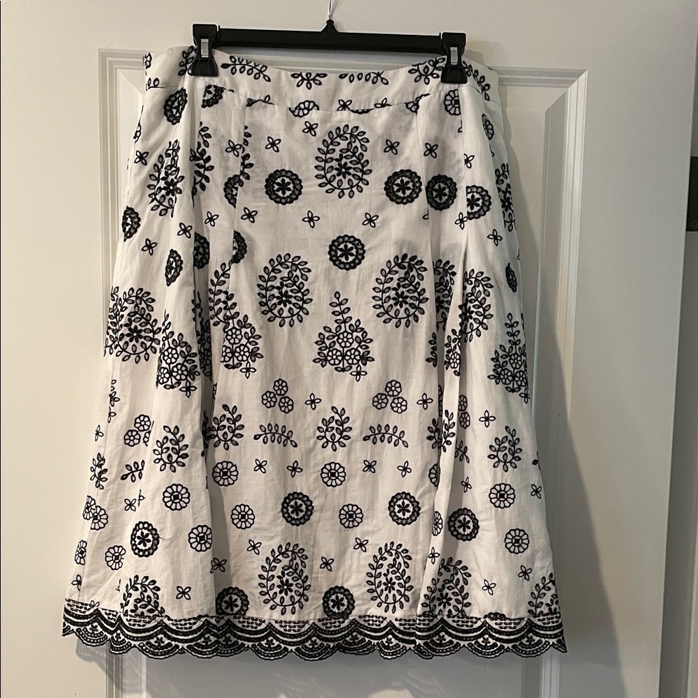 T Tahari Black and White Floral A-Line Skirt